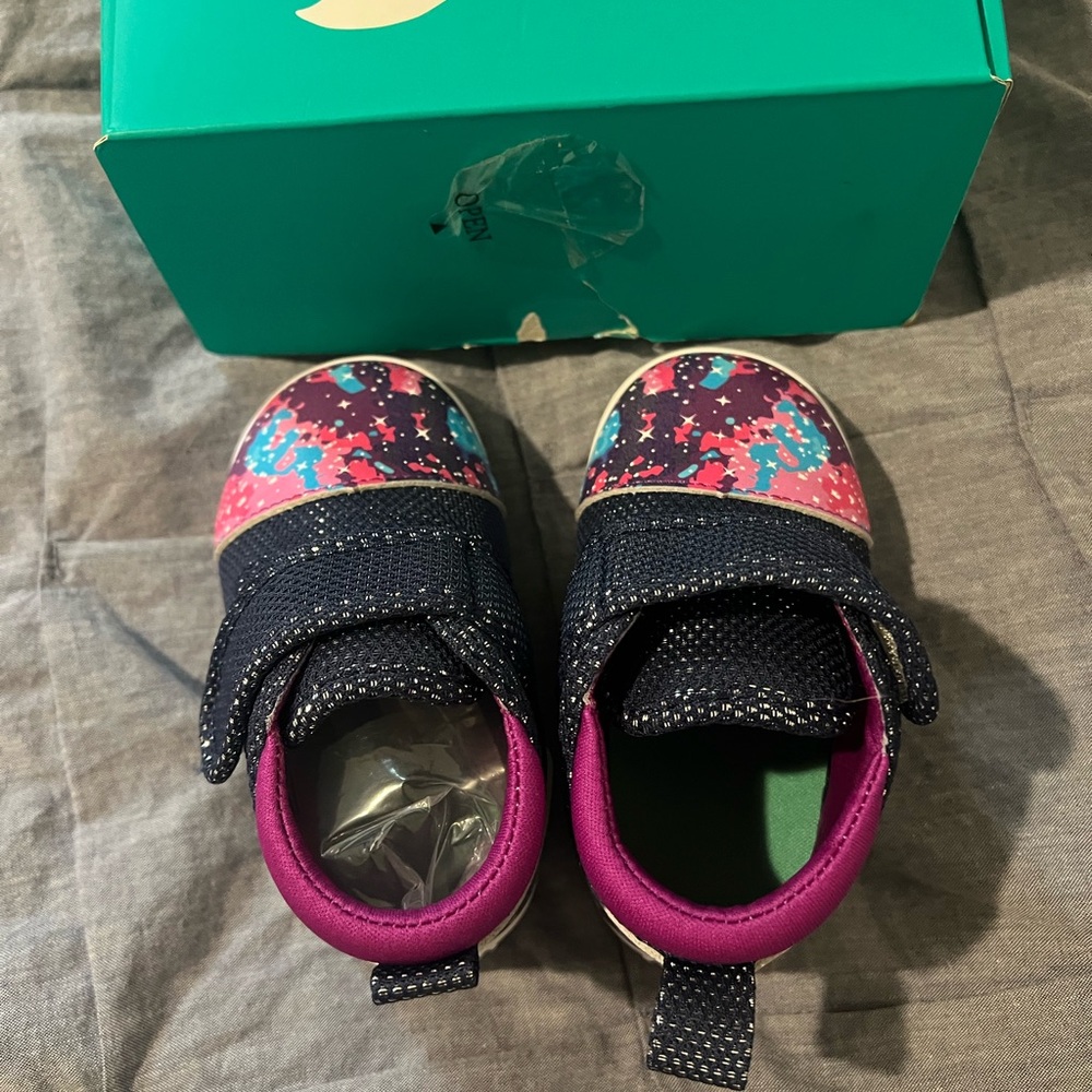 Ikiki Girl Toddler Shoes Size 4